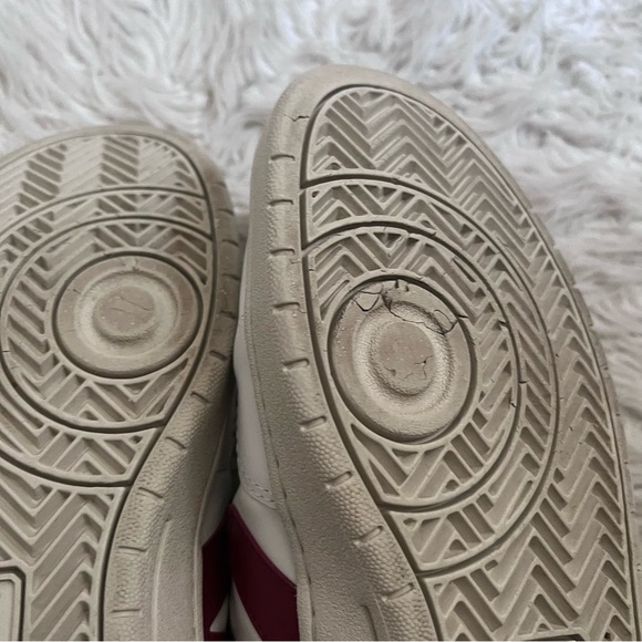 Veja V-10 Sneakers - Picture 9 of 9